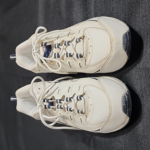 Easy Spirit Women's White Walk Run Sneakers.  9 - Picture 2 of 15